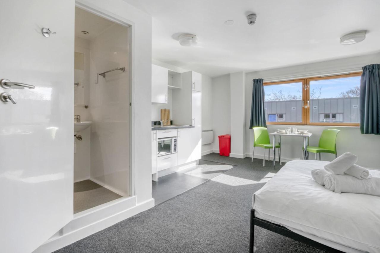 Bright & Central Studio In Luton, Sleeps 2 Luton  Eksteriør bilde