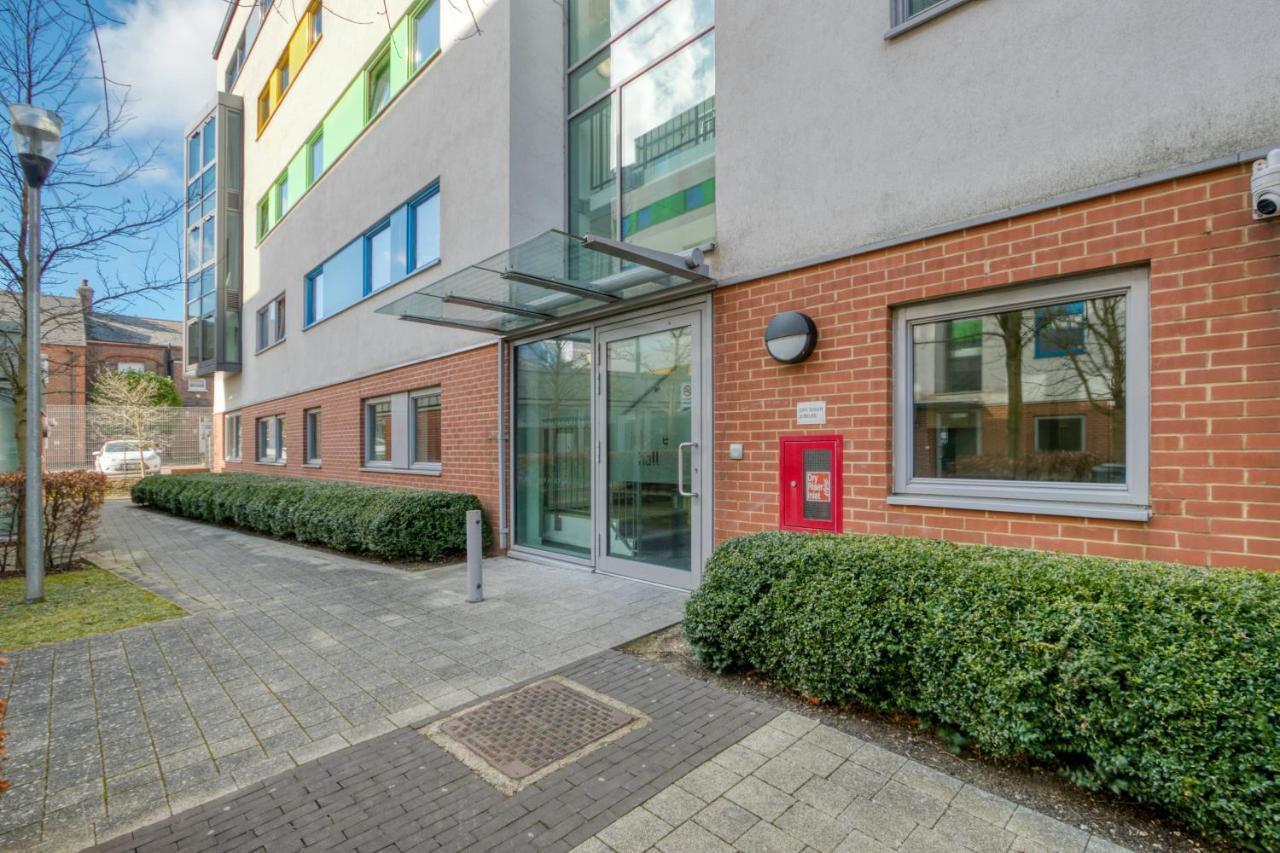 Bright & Central Studio In Luton, Sleeps 2 Luton  Eksteriør bilde