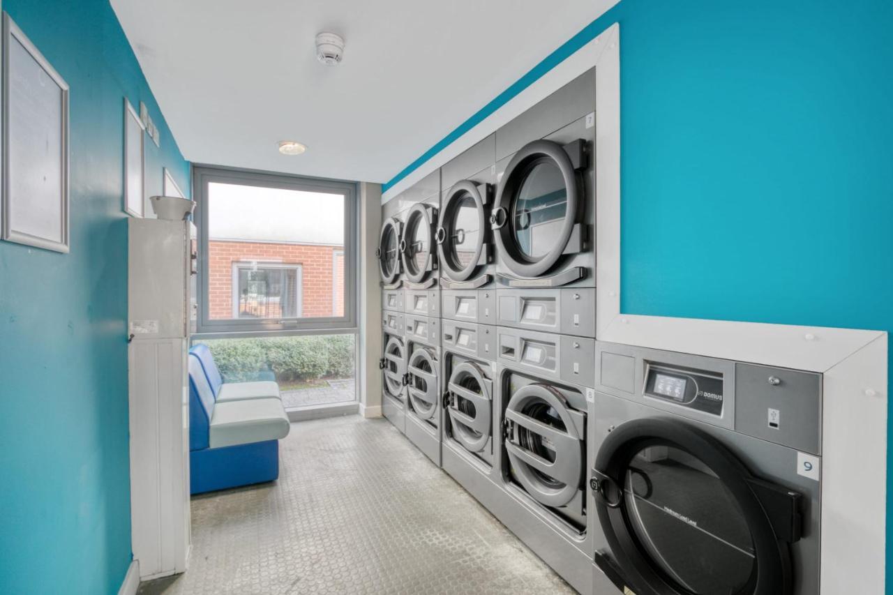Bright & Central Studio In Luton, Sleeps 2 Luton  Eksteriør bilde